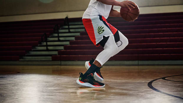 Side view of Curry 10 Flow.